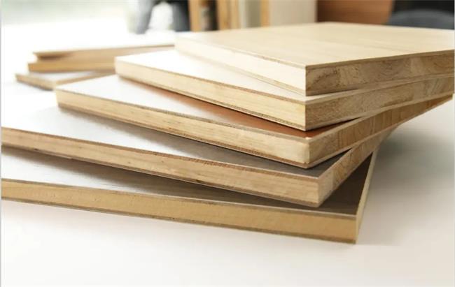 皇冠木业环保板材怎么选关键还是看板材中胶水的用量占比是多少千万别